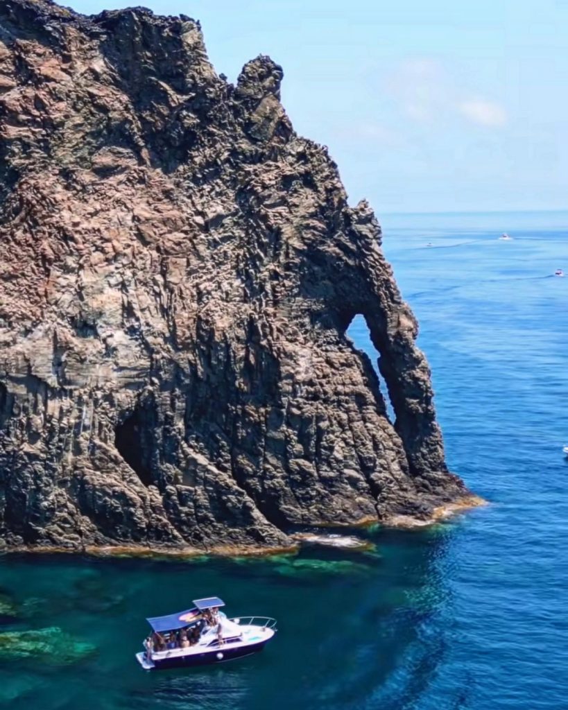 Tour in barca al tramonto a Pantelleria Tour in barca al tramonto a Pantelleria